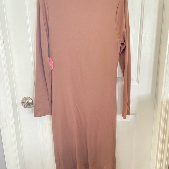 Heart & Hips Maternity Dress - Picture 12 of 14